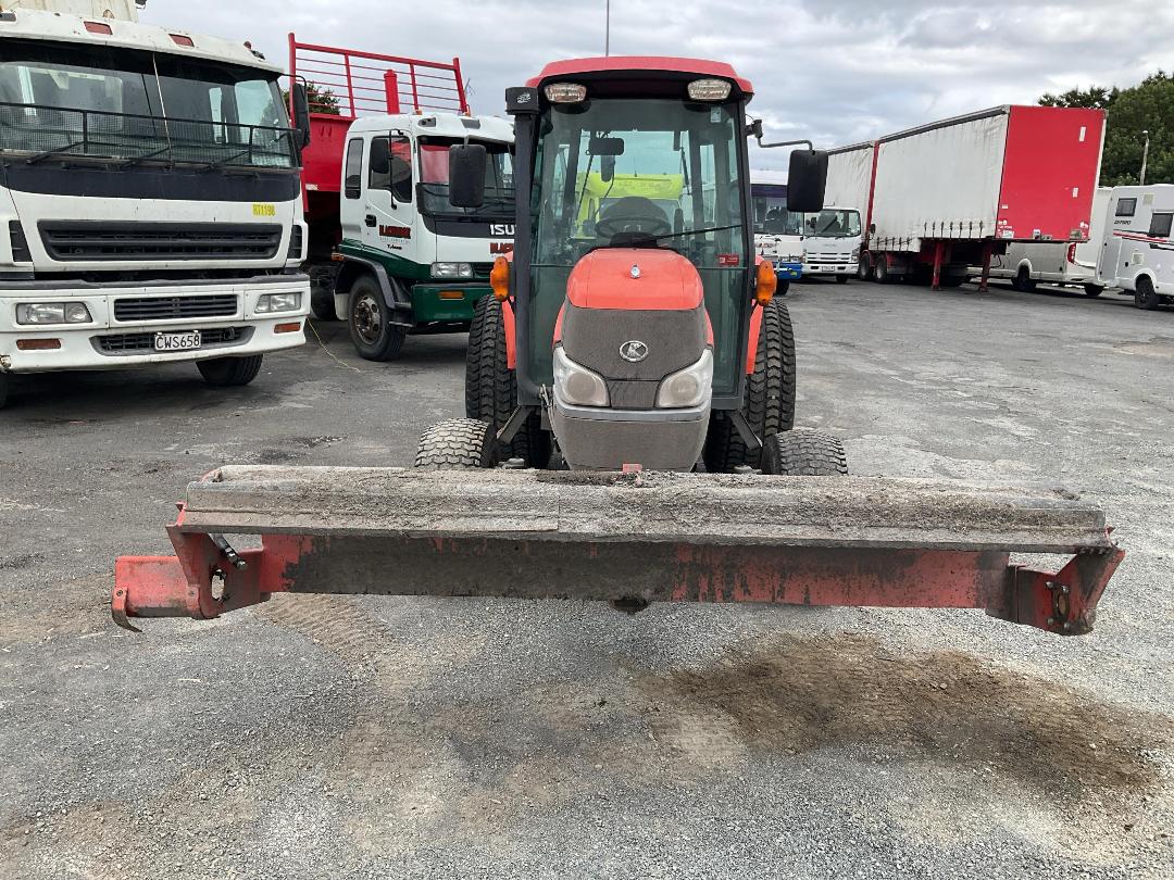 Photo '11' of Kubota L5740 Tractor