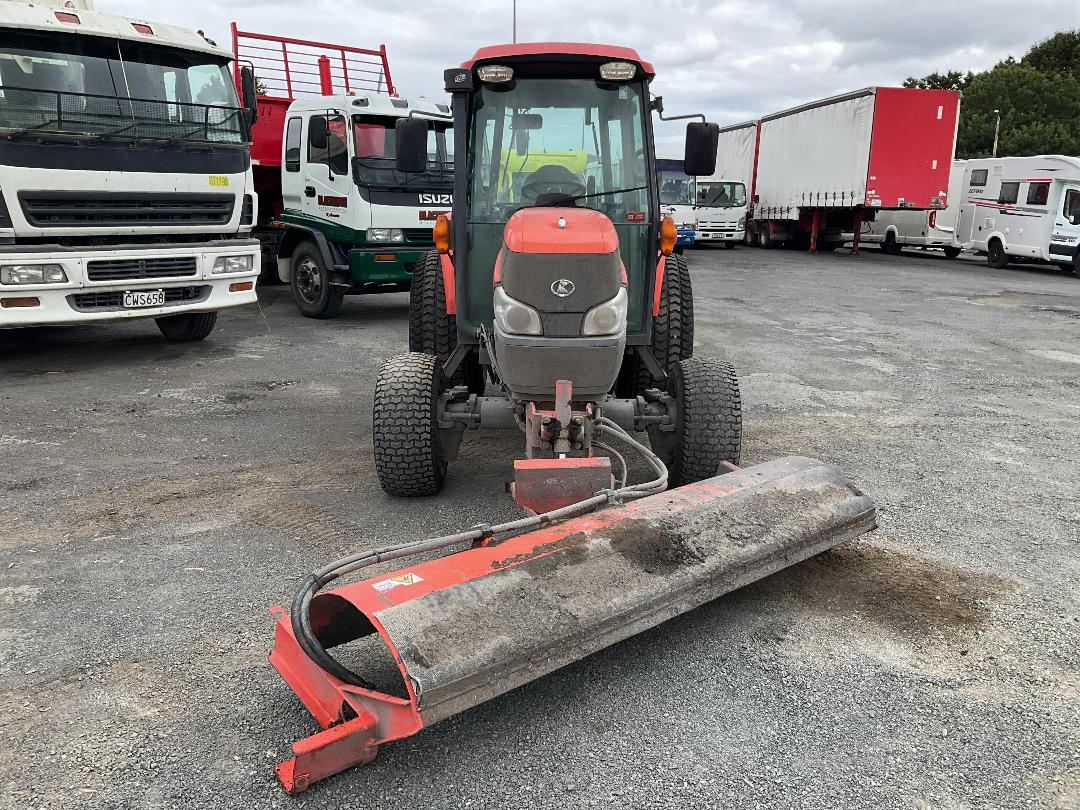 Photo '12' of Kubota L5740 Tractor