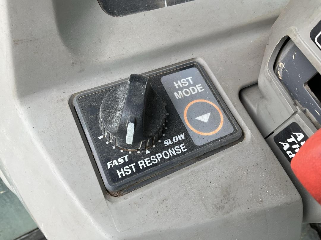 Photo '25' of Kubota L5740 Tractor