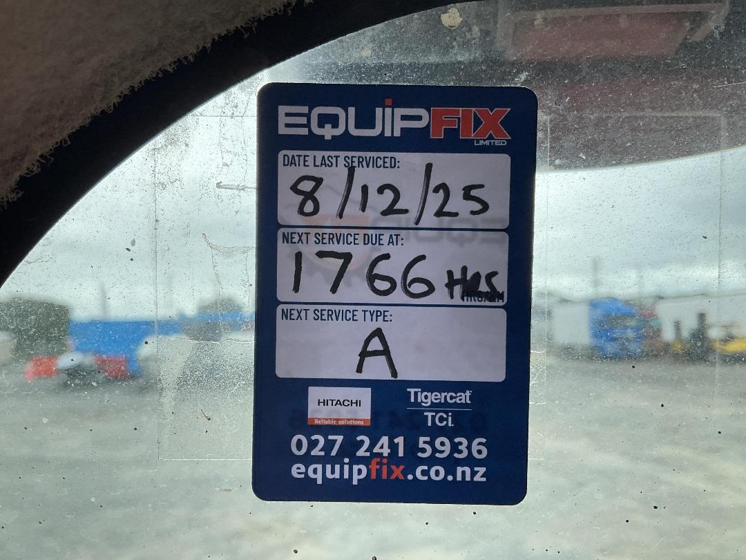 Photo '38' of Kubota L5740 Tractor