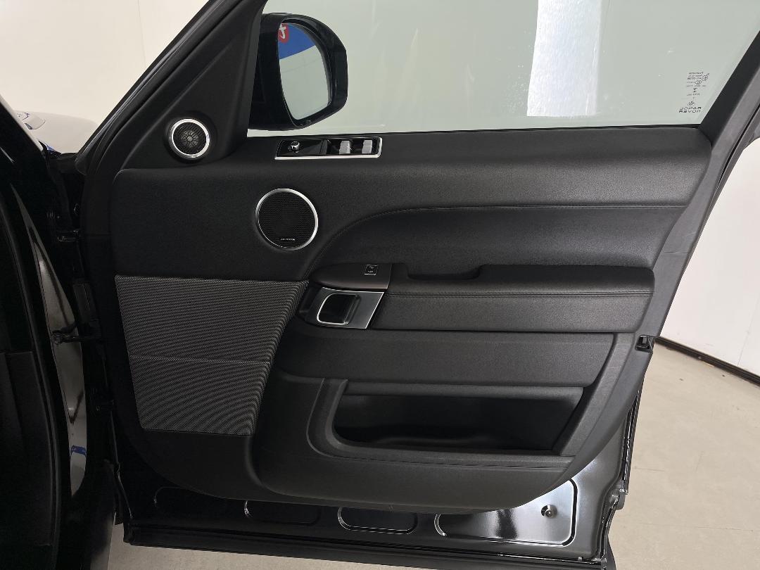 Photo '15' of Land Rover Range Rover Sport Photo '15' of Land Rover Range Rover Sport