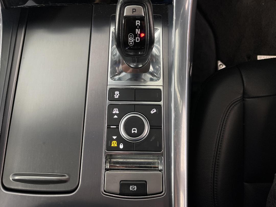 Photo '29' of Land Rover Range Rover Sport Photo '29' of Land Rover Range Rover Sport