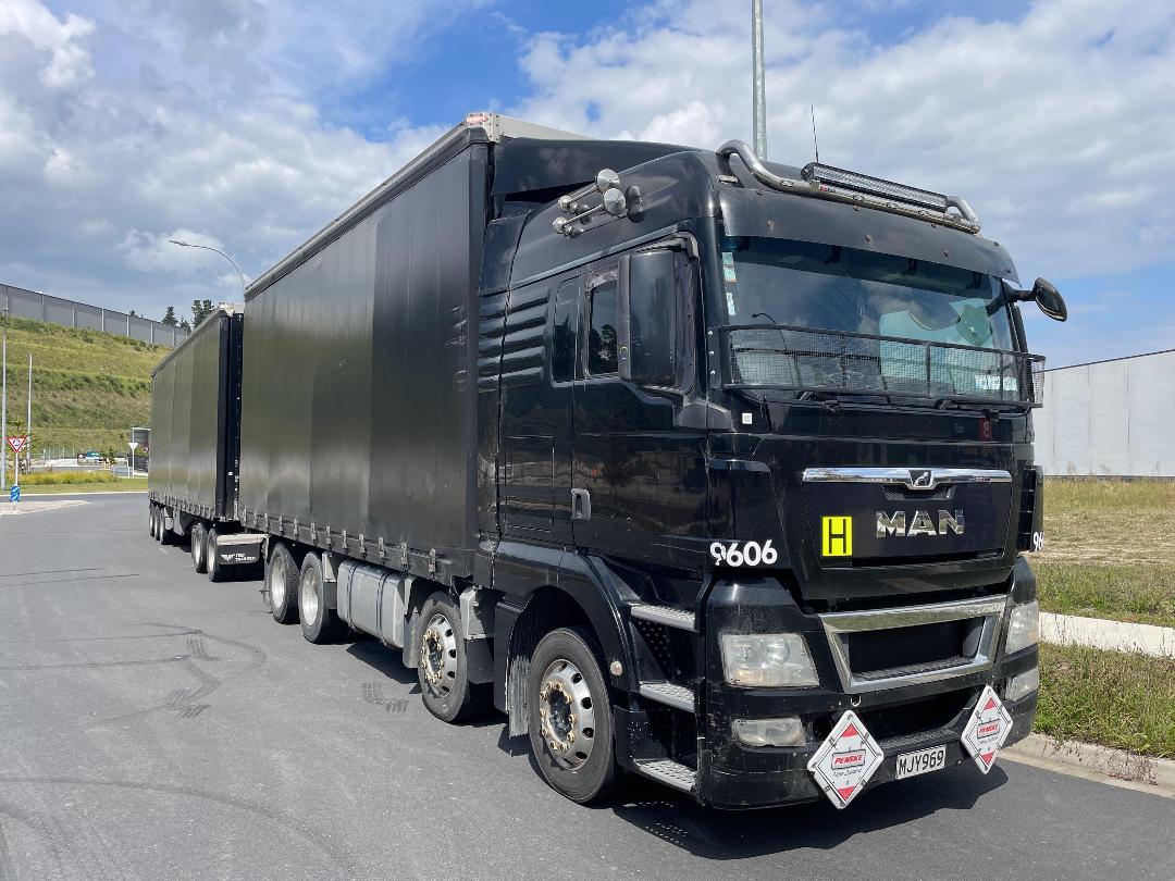 Photo '39' of MAN TGX + Trailer Curtainsider