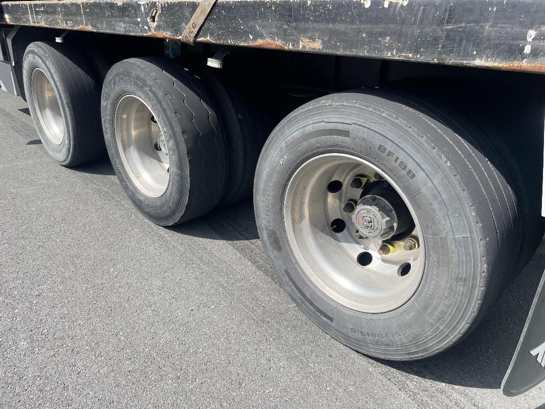 Photo '35' of MAN TGX + Trailer Curtainsider