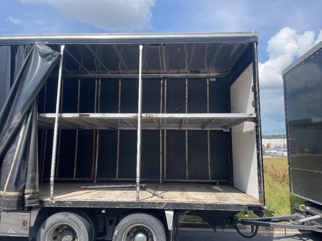 Photo '28' of MAN TGX + Trailer Curtainsider