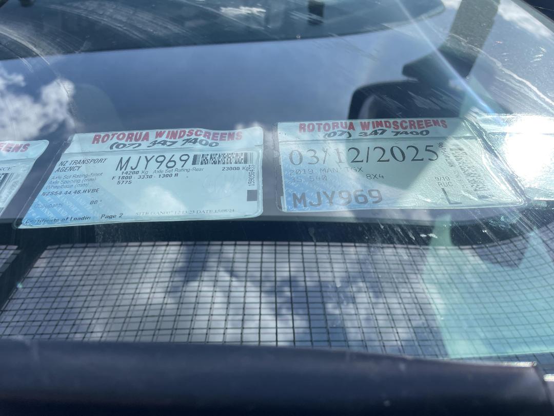 Photo '32' of MAN TGX + Trailer Curtainsider