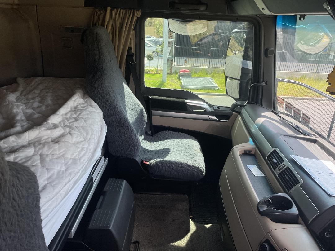 Photo '33' of MAN TGX + Trailer Curtainsider