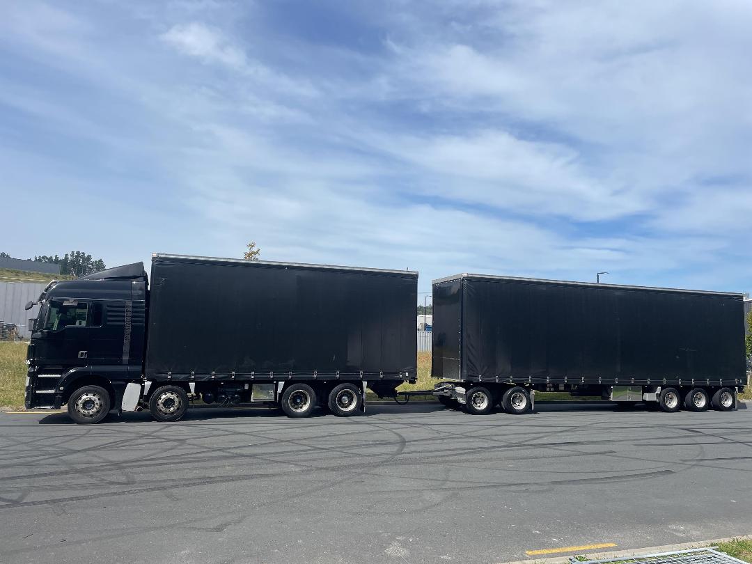 Photo '7' of MAN TGX + Trailer Curtainsider