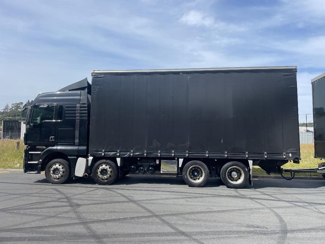 Photo '11' of MAN TGX + Trailer Curtainsider