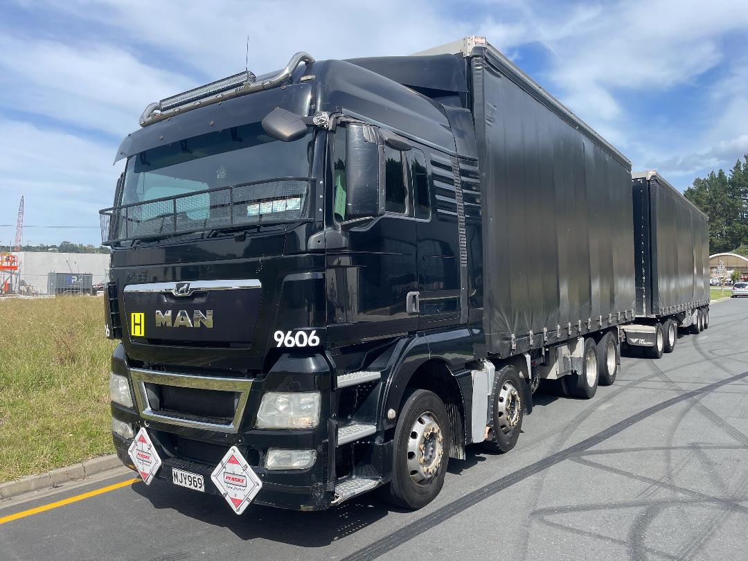 Photo '9' of MAN TGX + Trailer Curtainsider