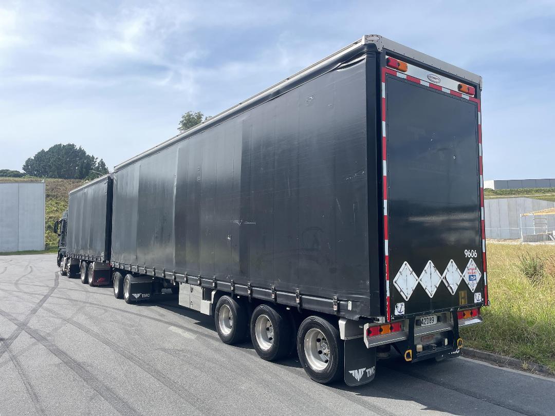 Photo '6' of MAN TGX + Trailer Curtainsider