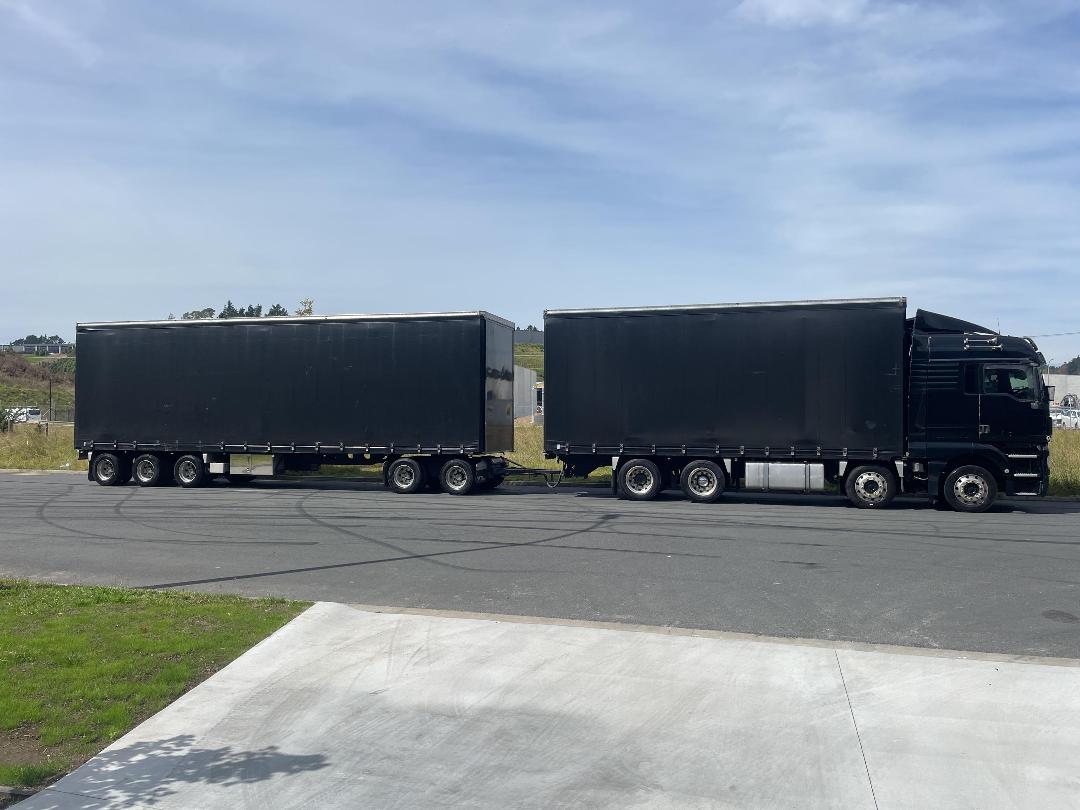 Photo '3' of MAN TGX + Trailer Curtainsider