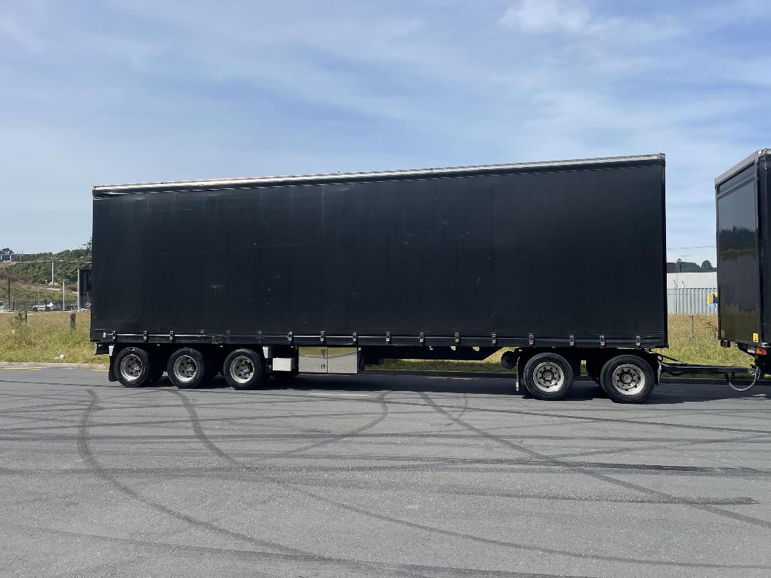 Photo '14' of MAN TGX + Trailer Curtainsider