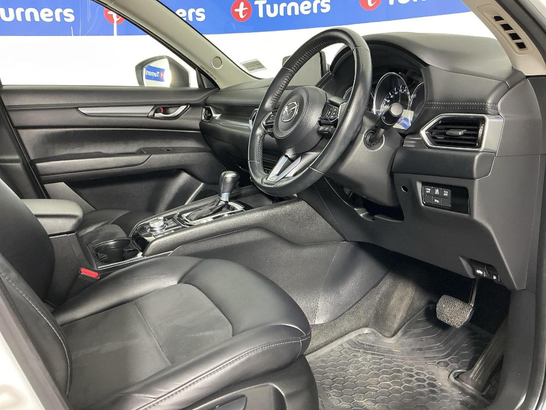 Photo '16' of Mazda CX-5