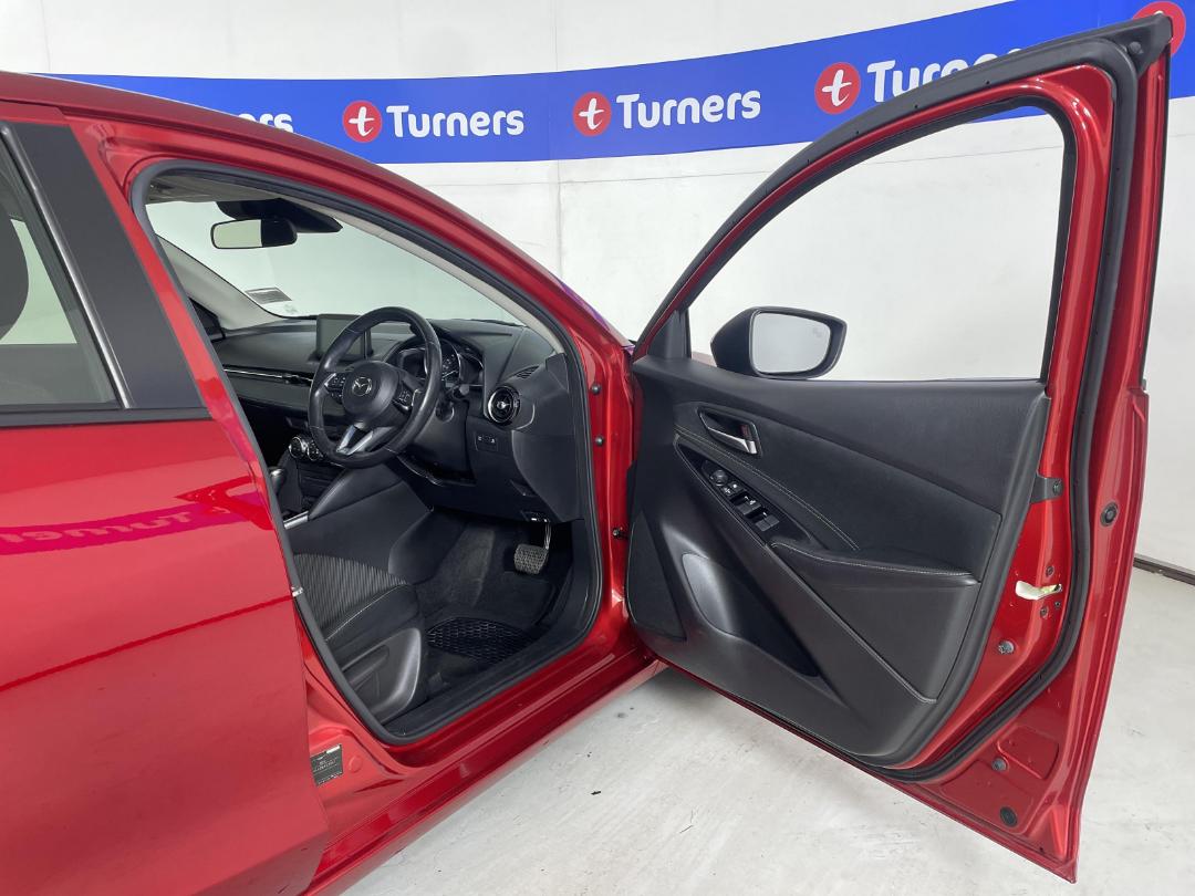 Photo '15' of Mazda Mazda2 Photo '15' of Mazda Mazda2