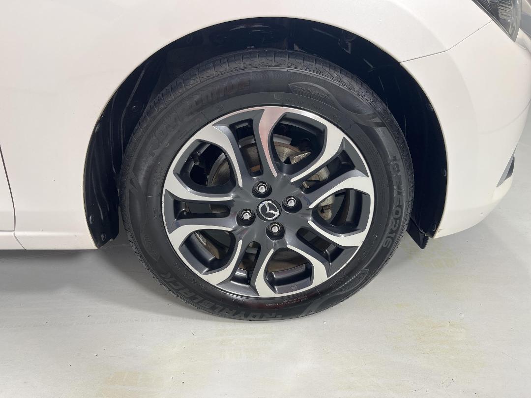 Photo '9' of Mazda Mazda2