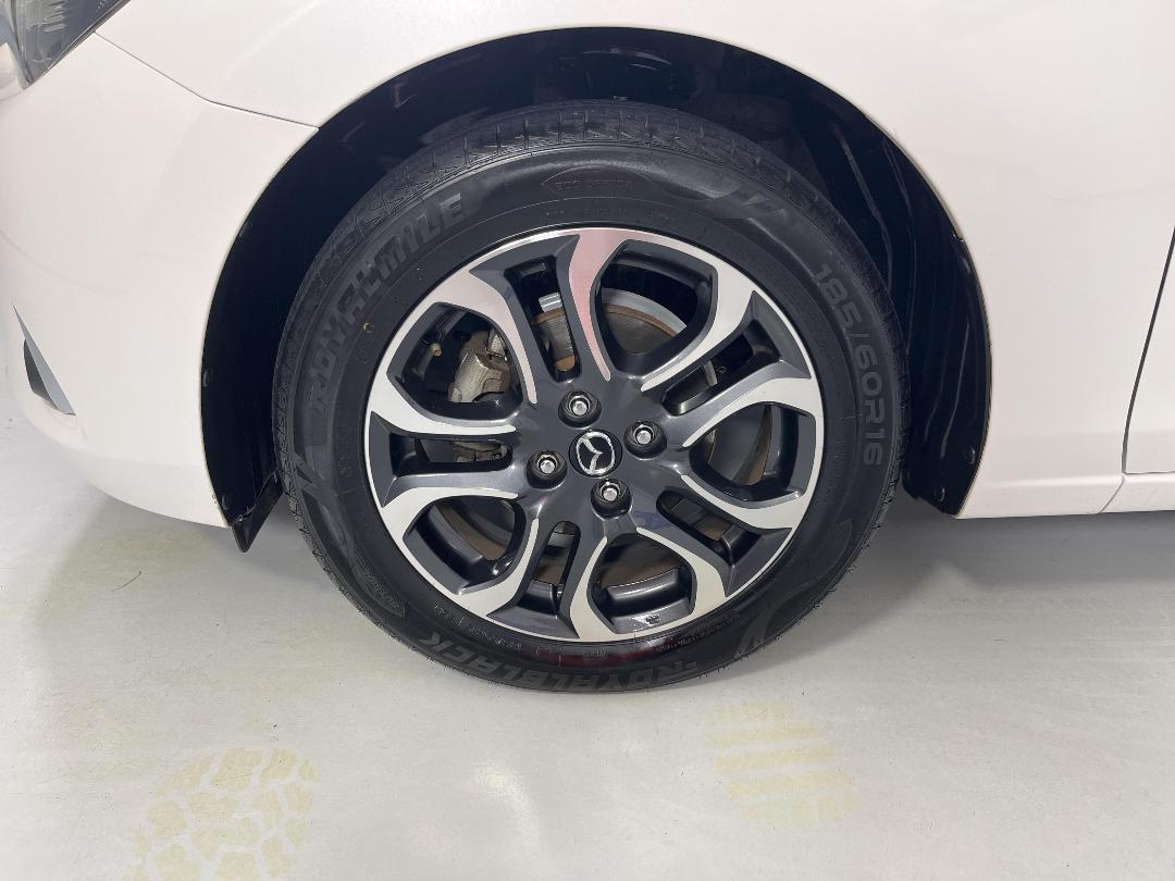 Photo '10' of Mazda Mazda2