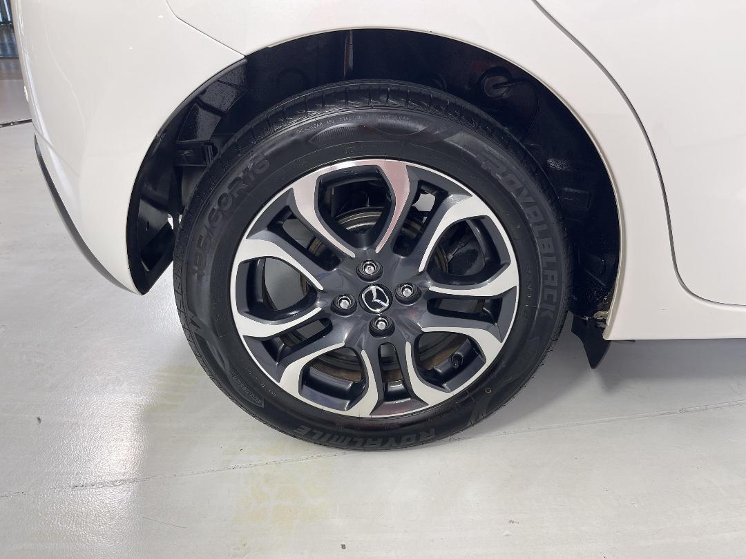 Photo '12' of Mazda Mazda2