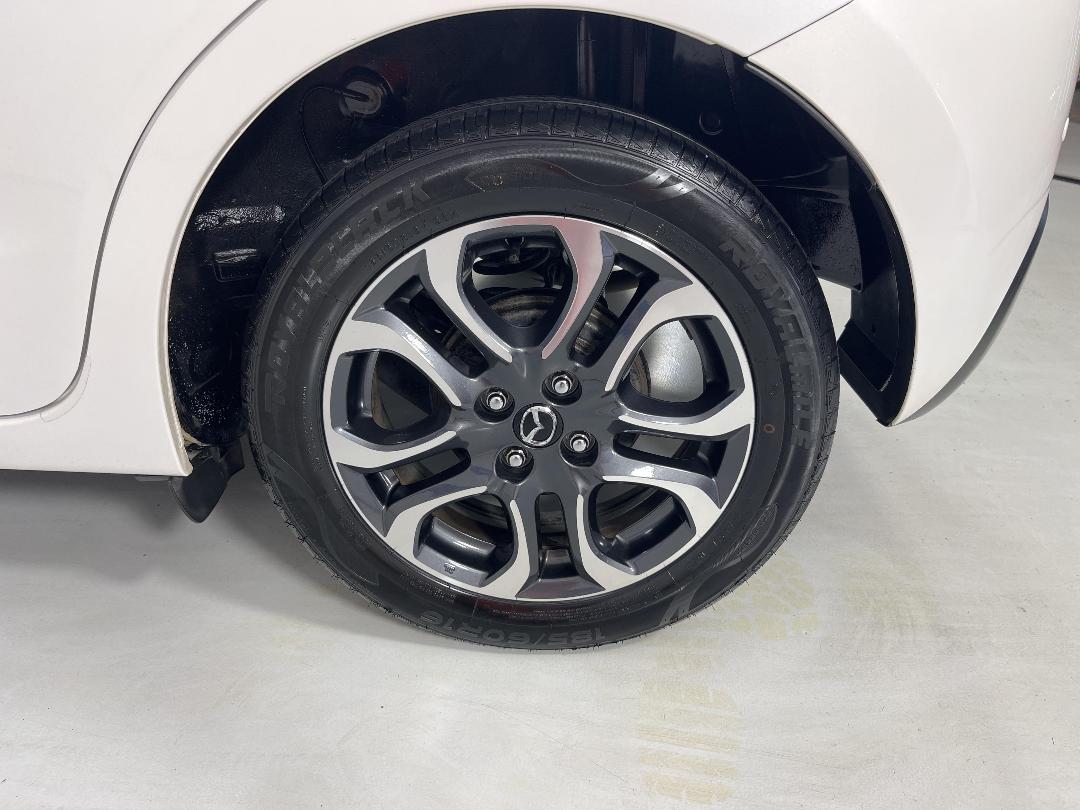 Photo '11' of Mazda Mazda2