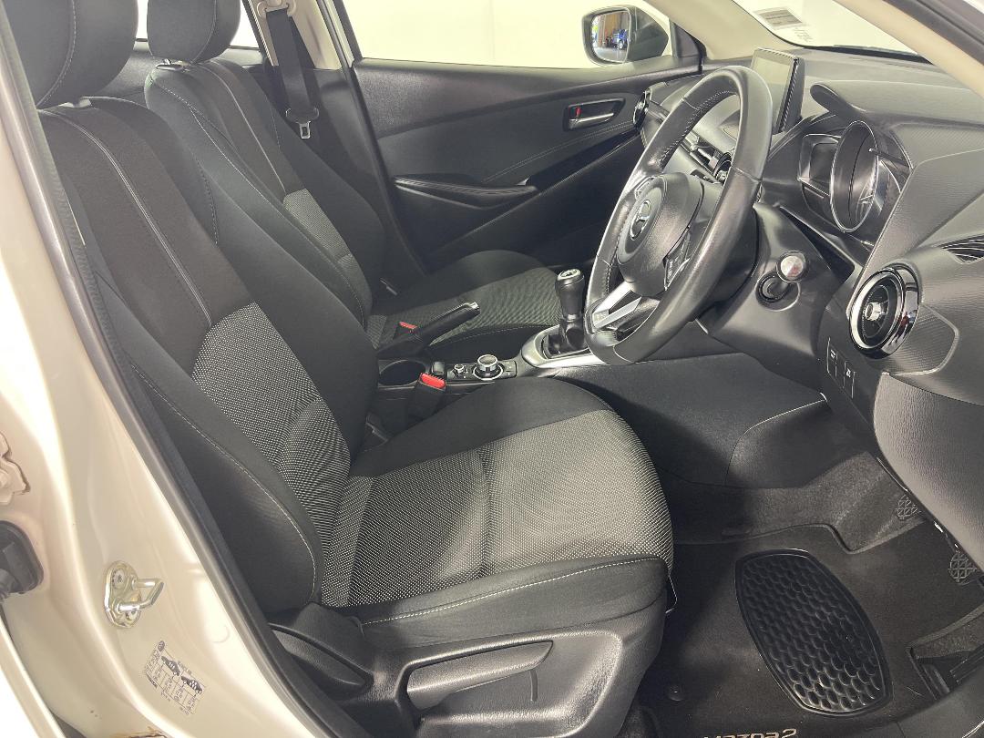 Photo '16' of Mazda Mazda2