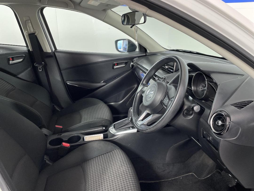 Photo '16' of Mazda Mazda2 Photo '16' of Mazda Mazda2