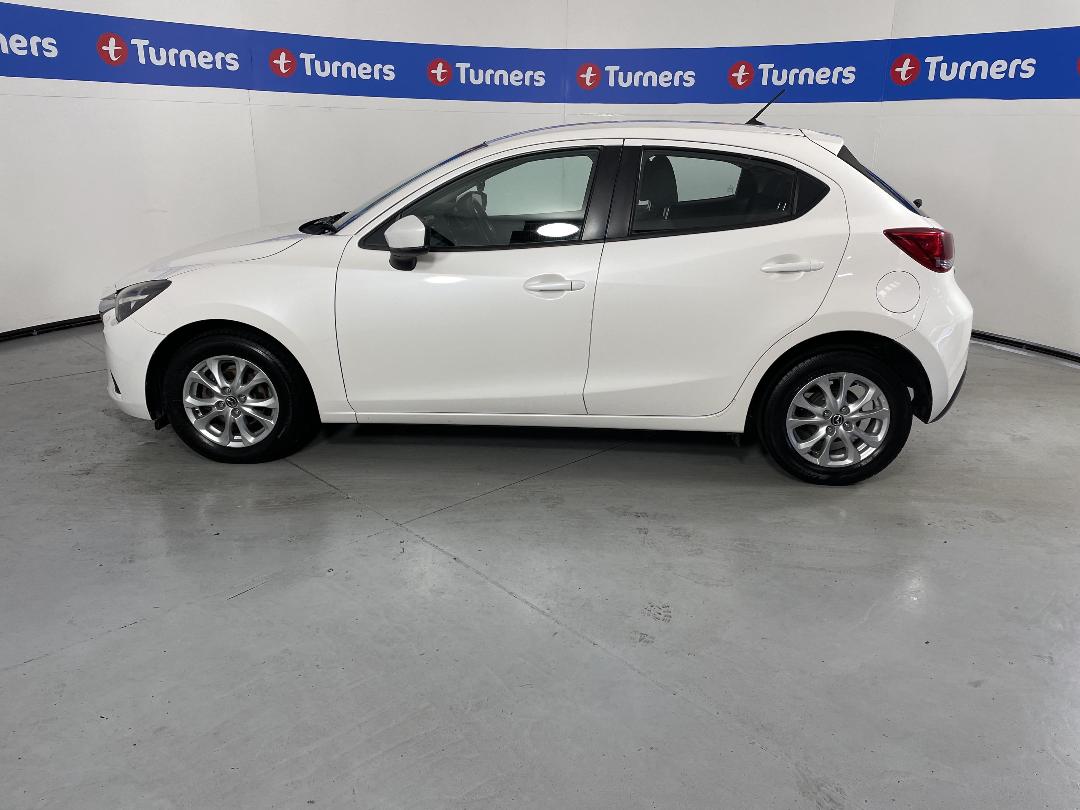 Photo '24' of Mazda Mazda2 Photo '24' of Mazda Mazda2