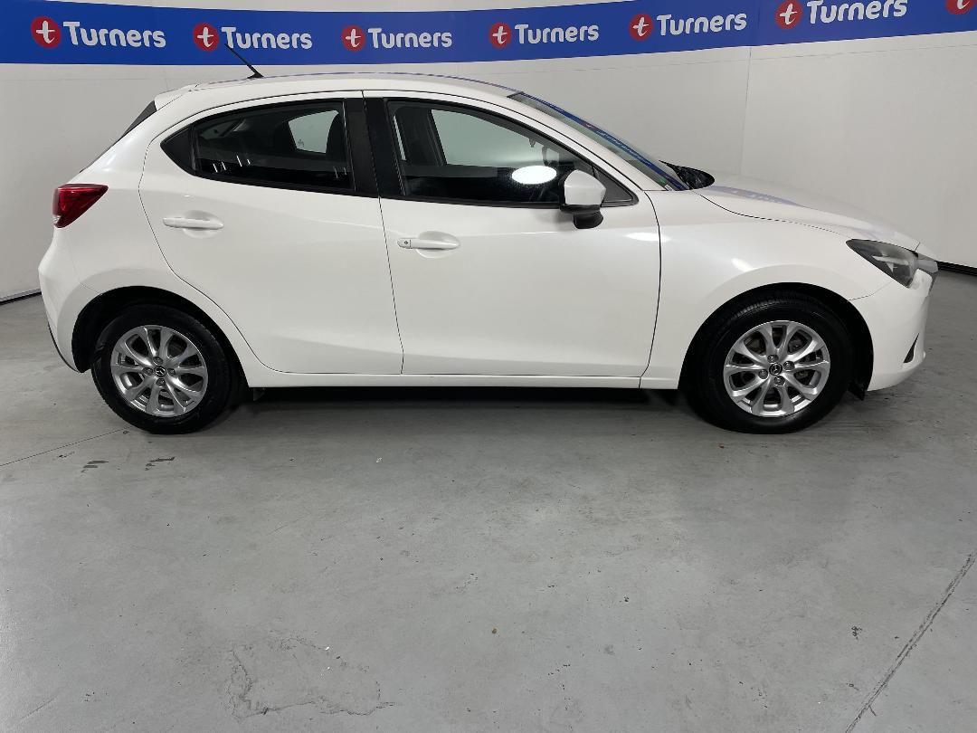 Photo '23' of Mazda Mazda2 Photo '23' of Mazda Mazda2