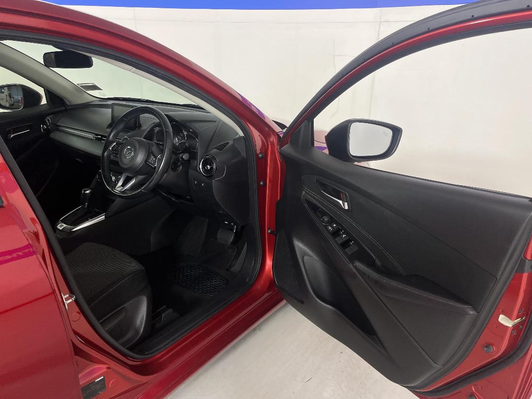 Photo '15' of Mazda Mazda2 Photo '15' of Mazda Mazda2