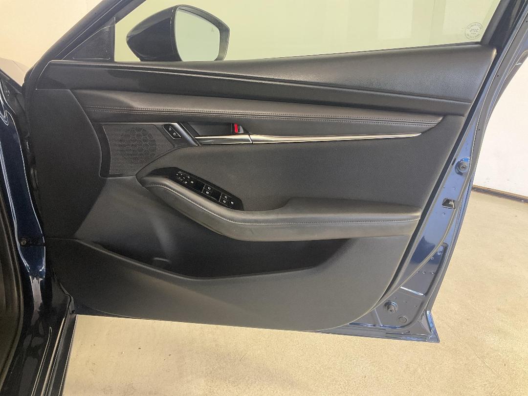 Photo '15' of Mazda Mazda3 Photo '15' of Mazda Mazda3