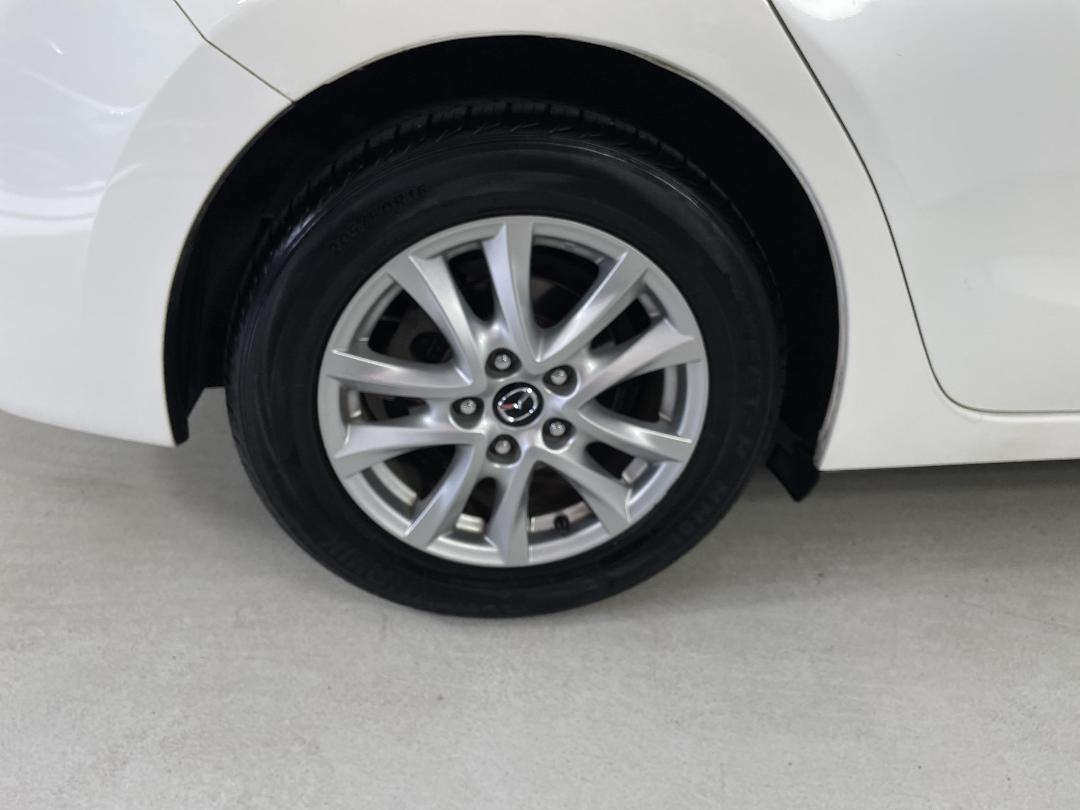 Photo '12' of Mazda Mazda3