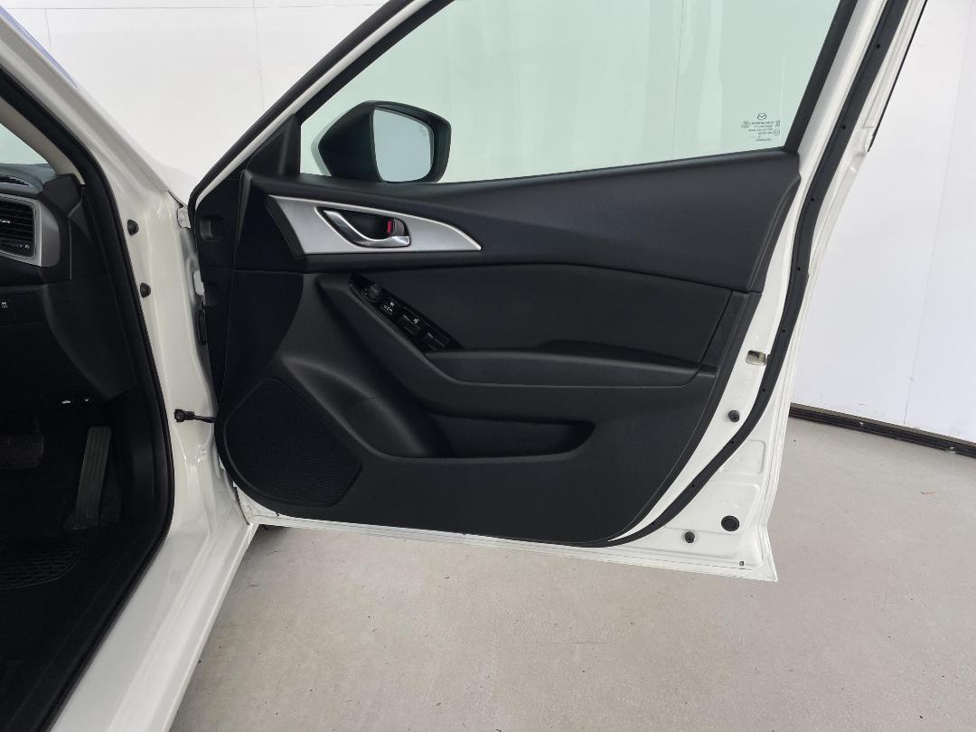 Photo '15' of Mazda Mazda3