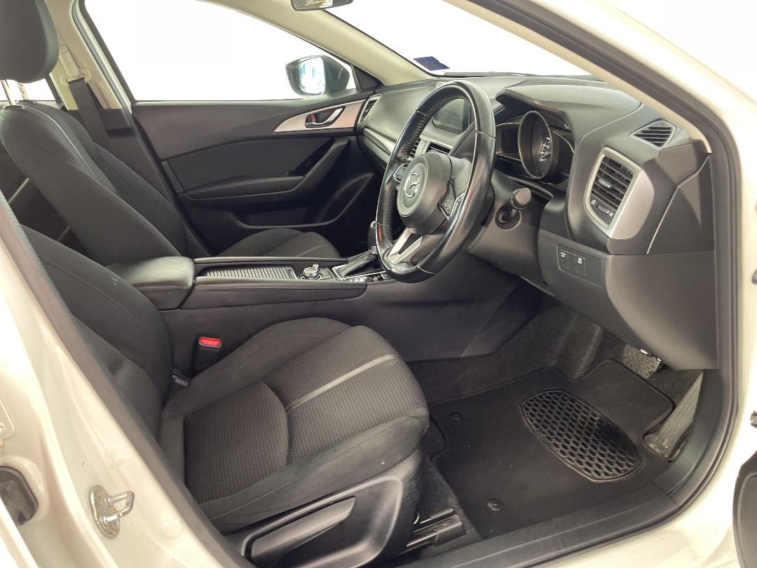 Photo '16' of Mazda Mazda3