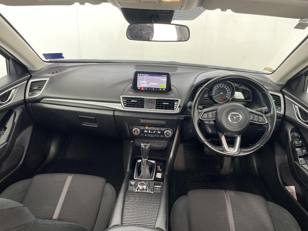 Photo '17' of Mazda Mazda3