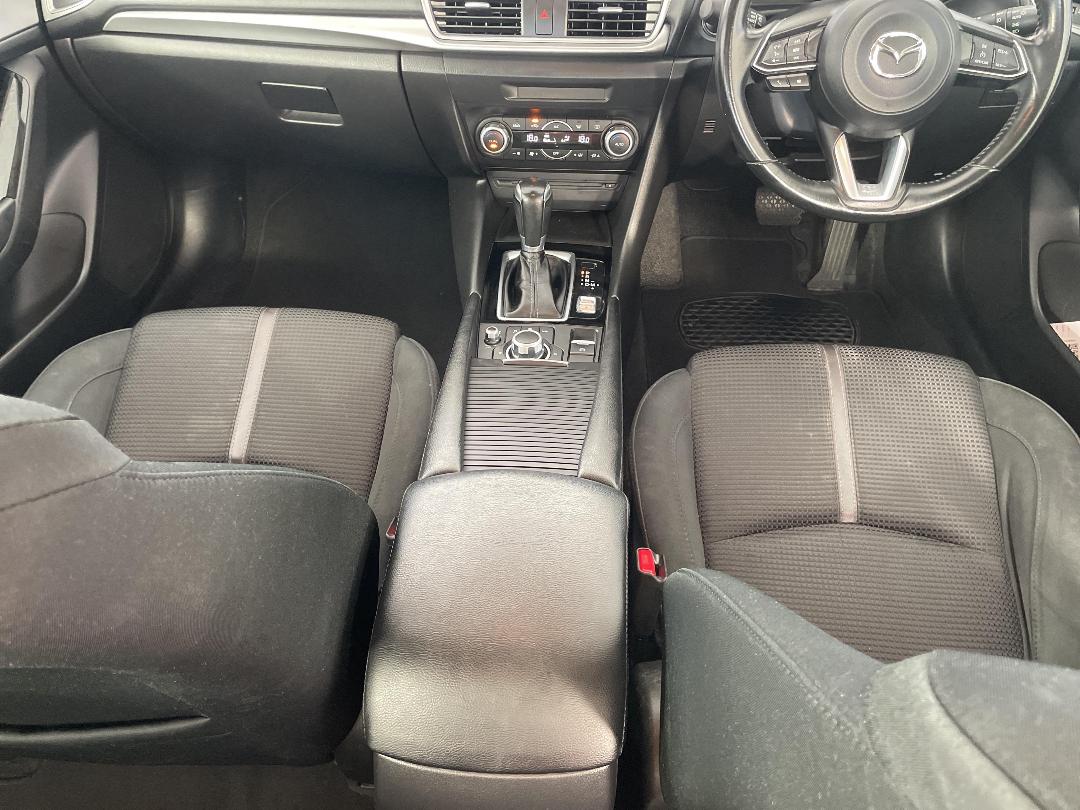 Photo '18' of Mazda Mazda3