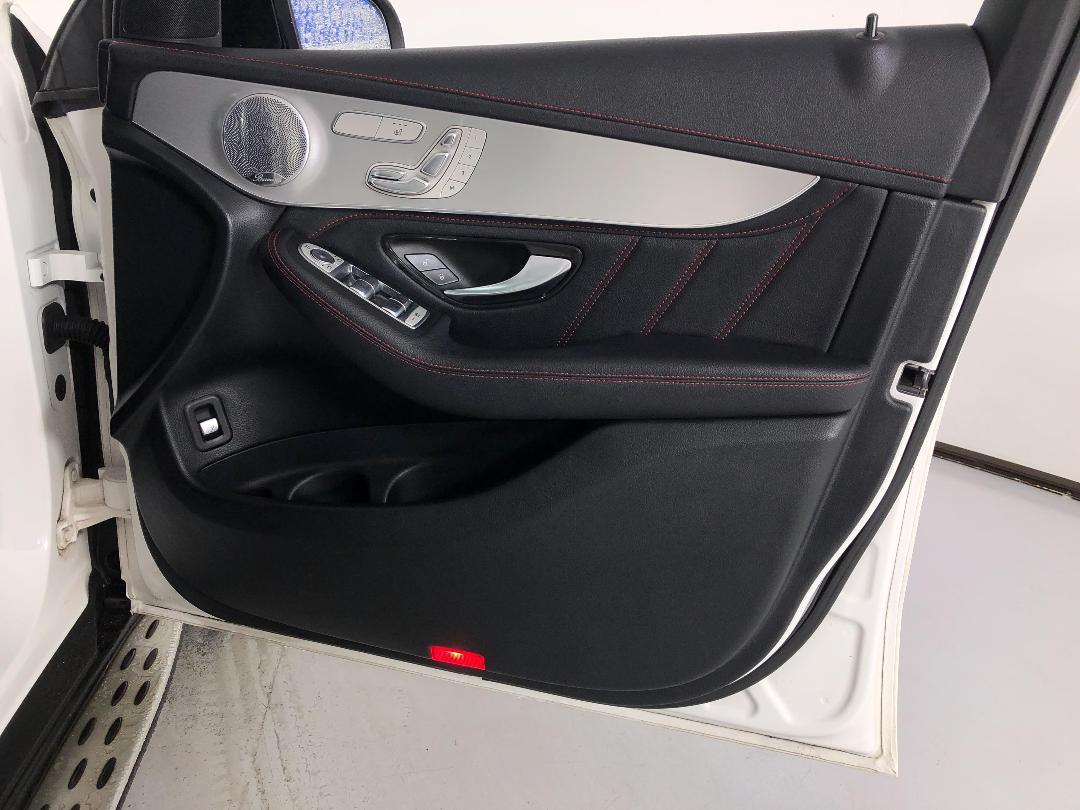 Photo '15' of Mercedes-Benz GLC