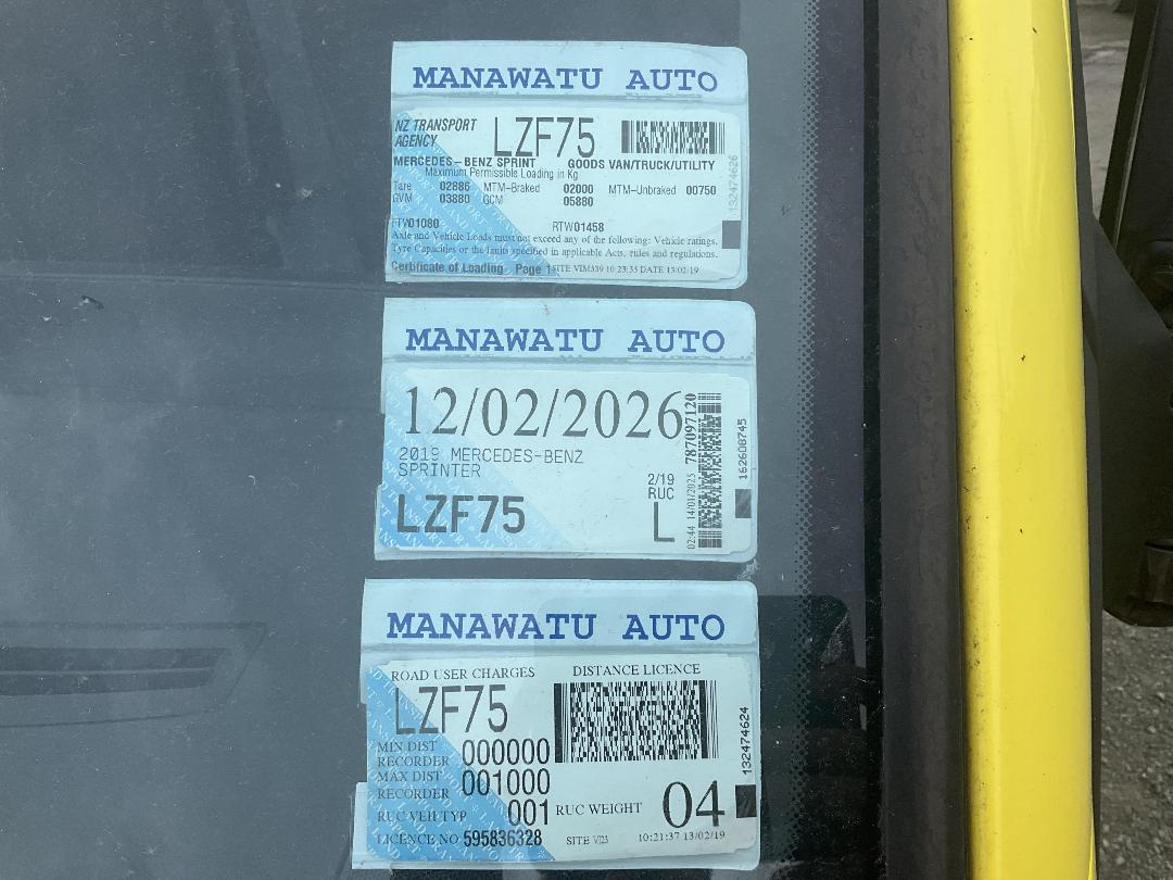 Photo '11' of Mercedes-Benz Sprinter 319 VAN MWB 3.88T Ambulance