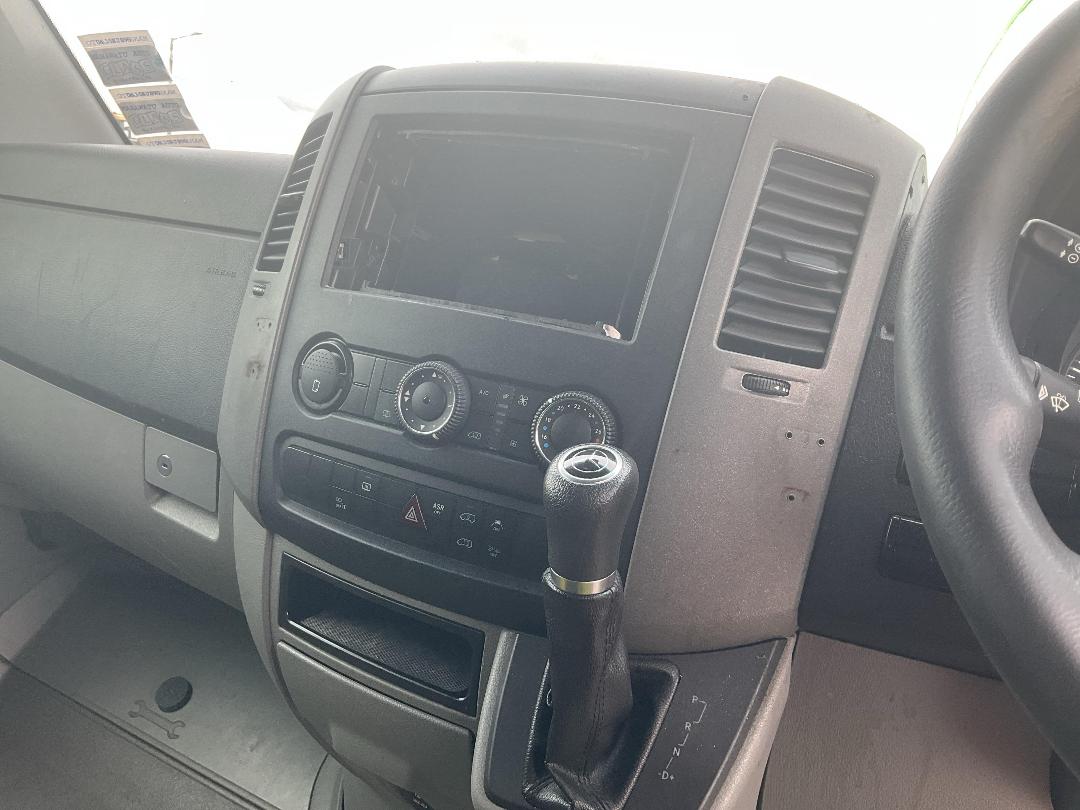 Photo '13' of Mercedes-Benz Sprinter 319 VAN MWB 3.88T Ambulance