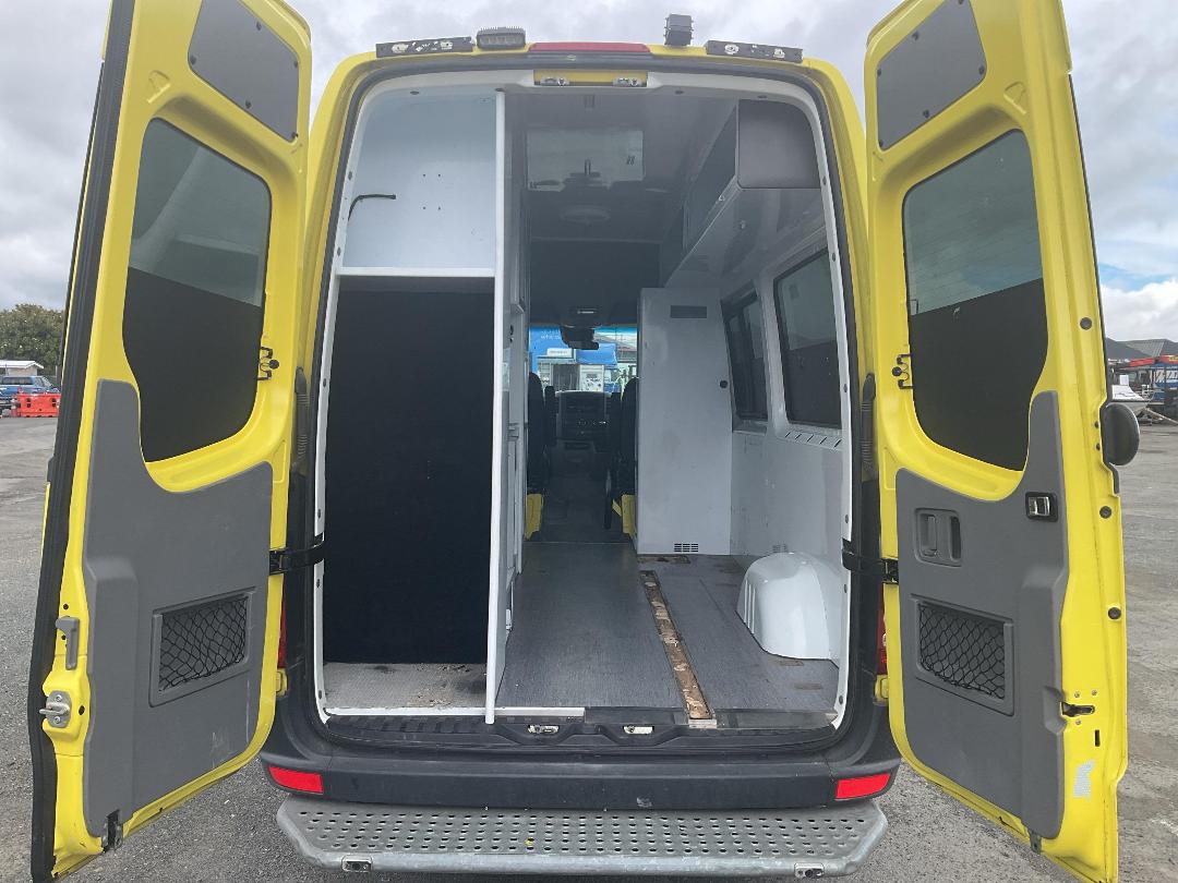 Photo '22' of Mercedes-Benz Sprinter 319 VAN MWB 3.88T Ambulance
