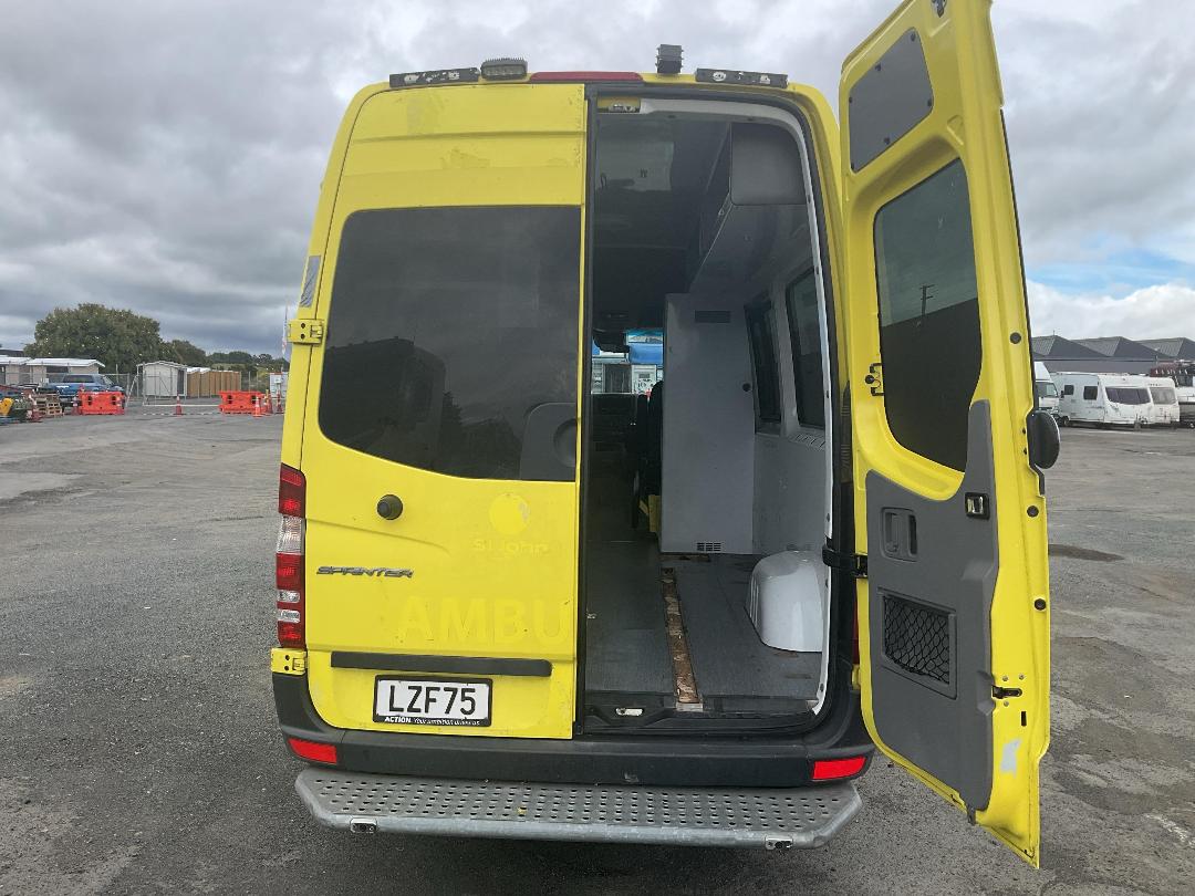 Photo '21' of Mercedes-Benz Sprinter 319 VAN MWB 3.88T Ambulance