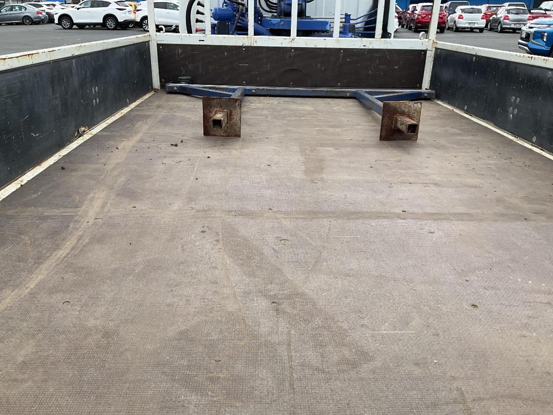 Photo '17' of Mitsubishi Canter Flat Deck Crane