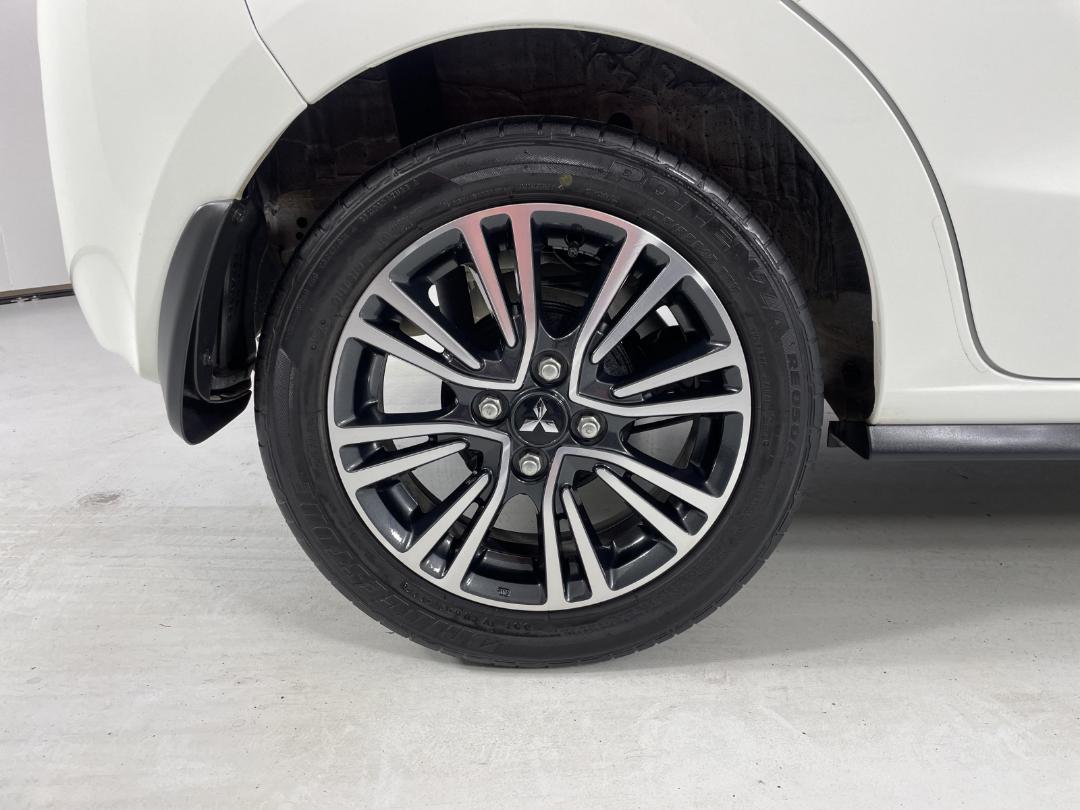 Photo '12' of Mitsubishi Mirage