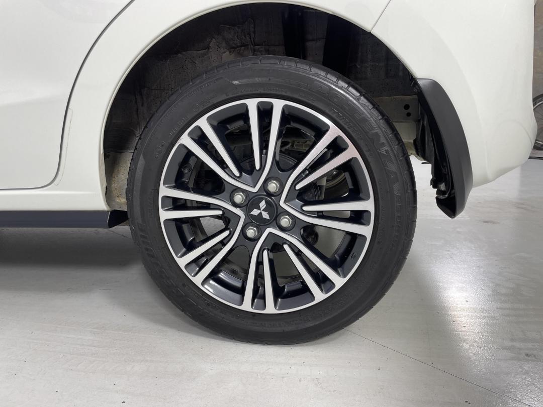 Photo '11' of Mitsubishi Mirage