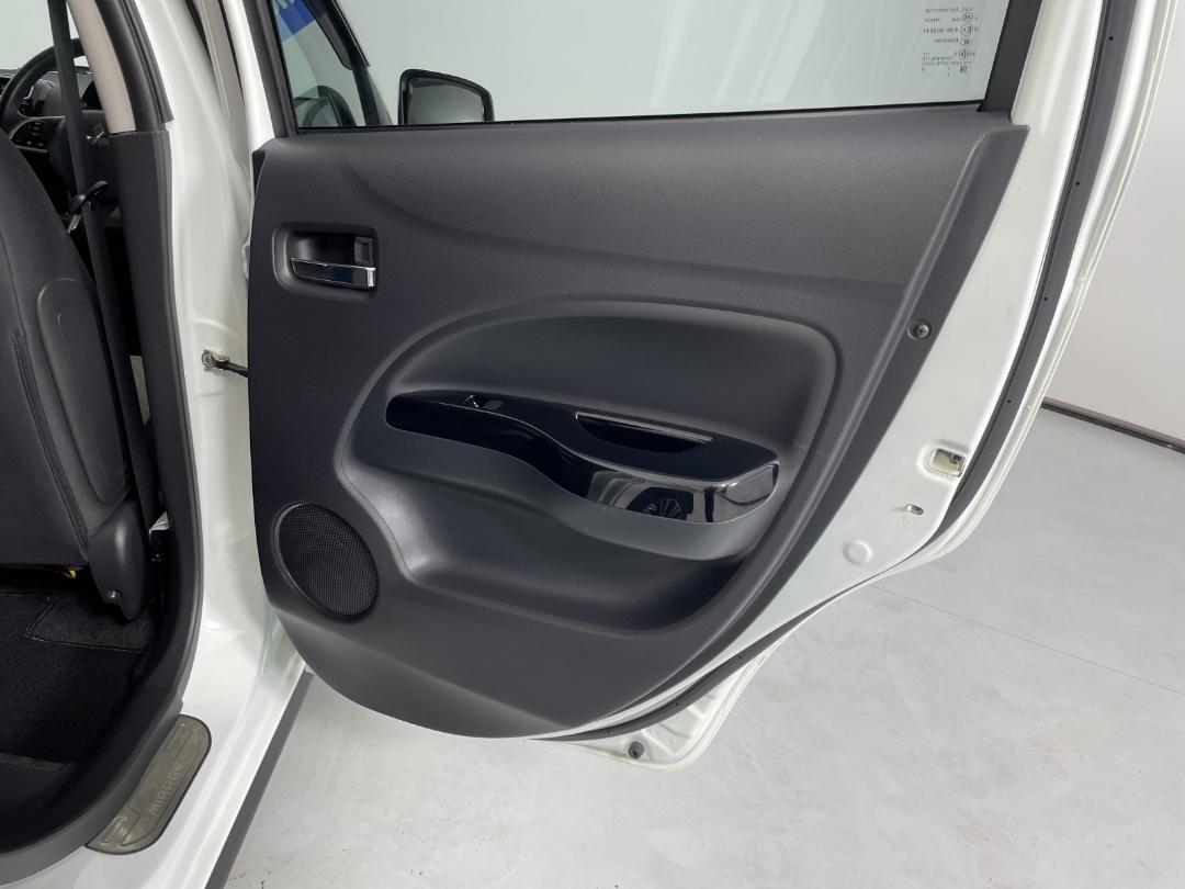 Photo '19' of Mitsubishi Mirage