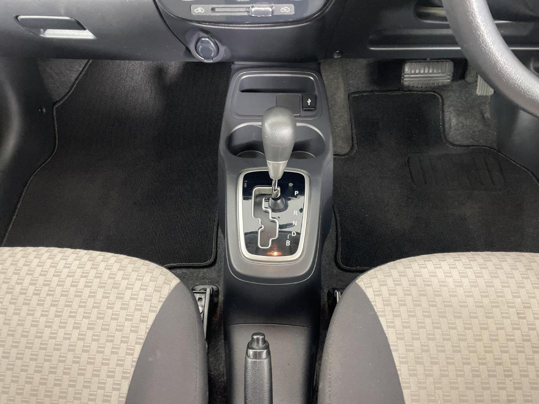 Photo '18' of Mitsubishi Mirage