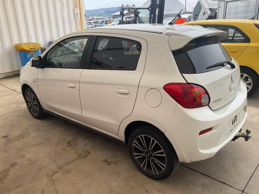 Photo '4' of Mitsubishi Mirage XLS Photo '4' of Mitsubishi Mirage XLS