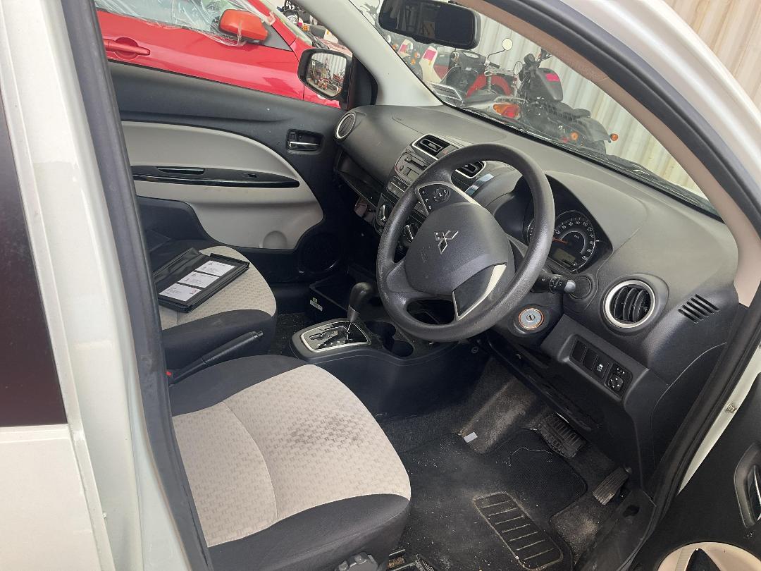 Photo '10' of Mitsubishi Mirage XLS Photo '10' of Mitsubishi Mirage XLS