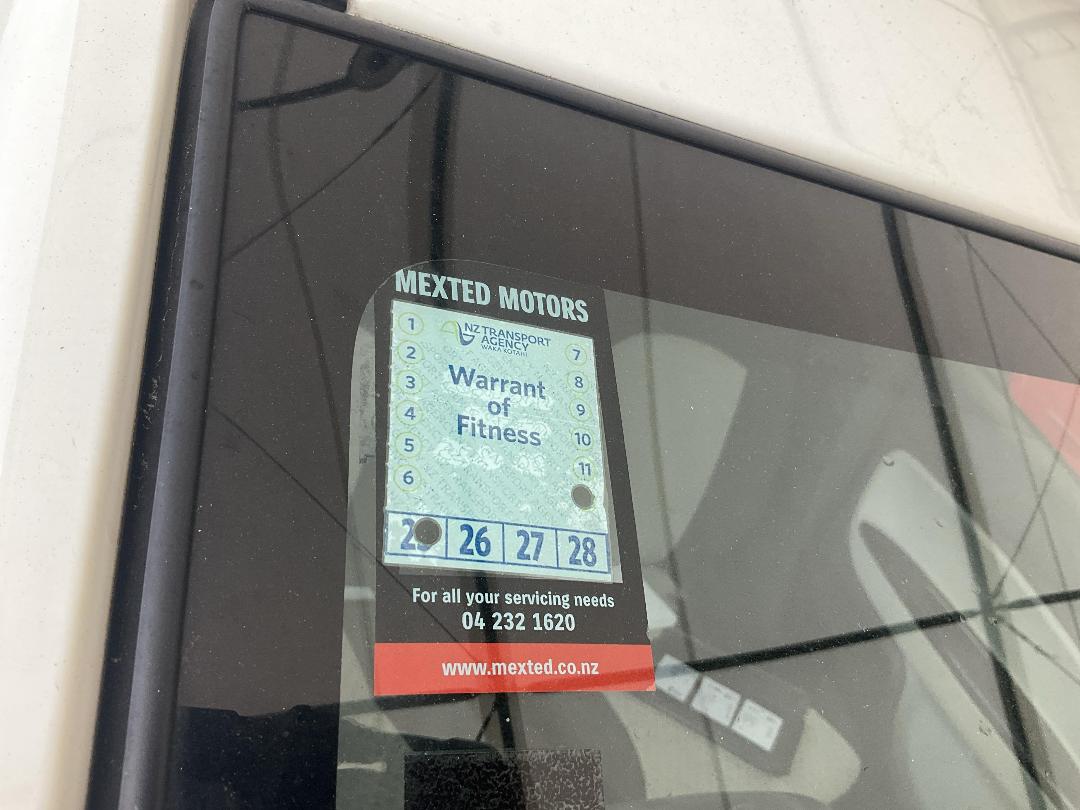 Photo '13' of Mitsubishi Mirage XLS Photo '13' of Mitsubishi Mirage XLS