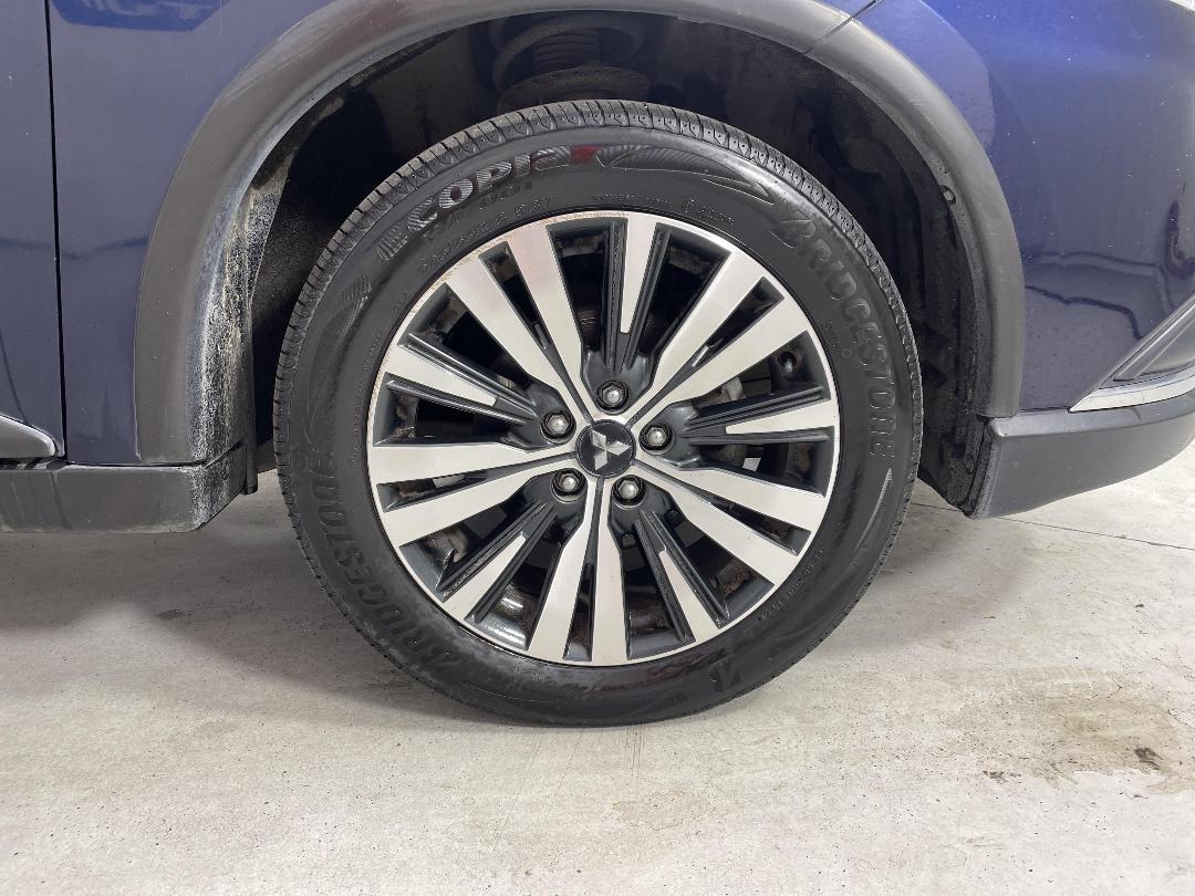 Photo '9' of Mitsubishi Outlander