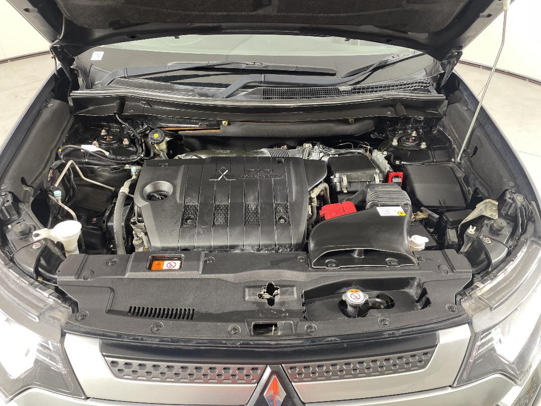 Photo '13' of Mitsubishi Outlander