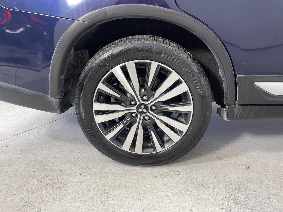 Photo '12' of Mitsubishi Outlander